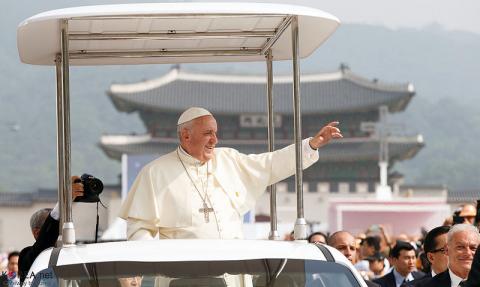 Pape-françois-en-Papamobile-en-Corée